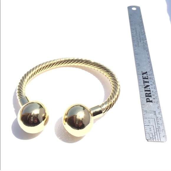 NEW! Gold Luxury Bracelet - Picture 3 of 4